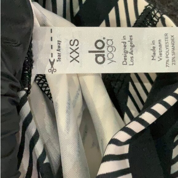 ALO YOGA Magnified Plaid Airlift Legging size XXS - Picture 4 of 9